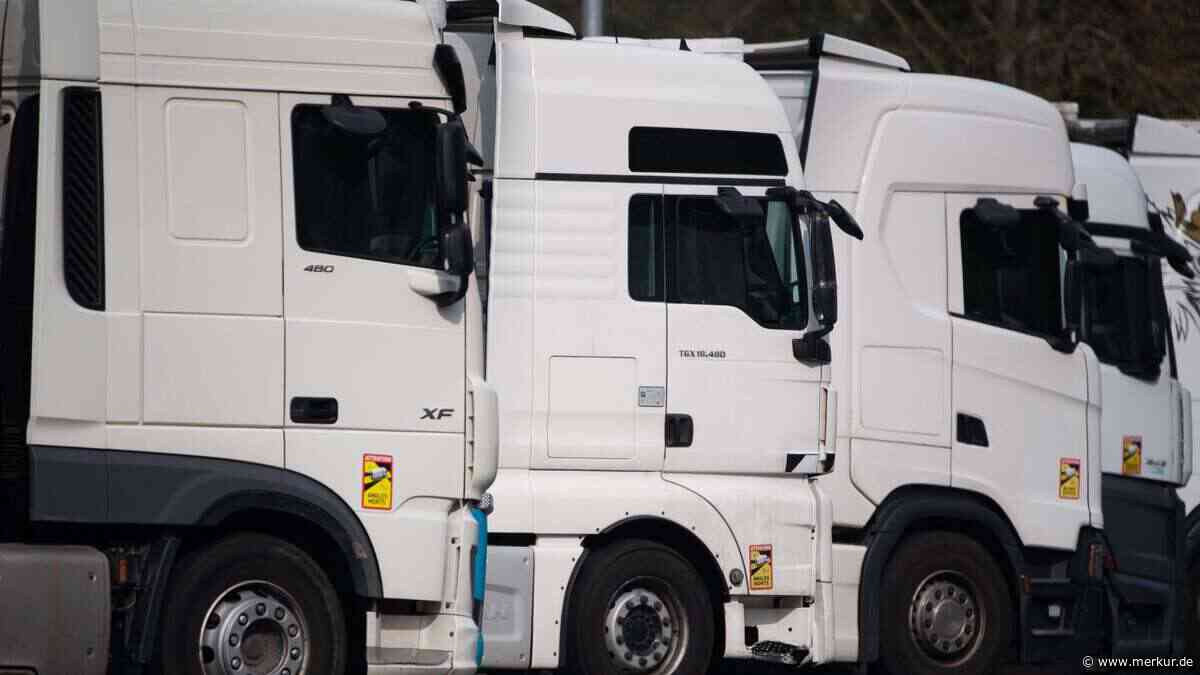 Dürre-Krise auf Wasserstraßen: Bilger verteidigt Lkw-Ausnahmen