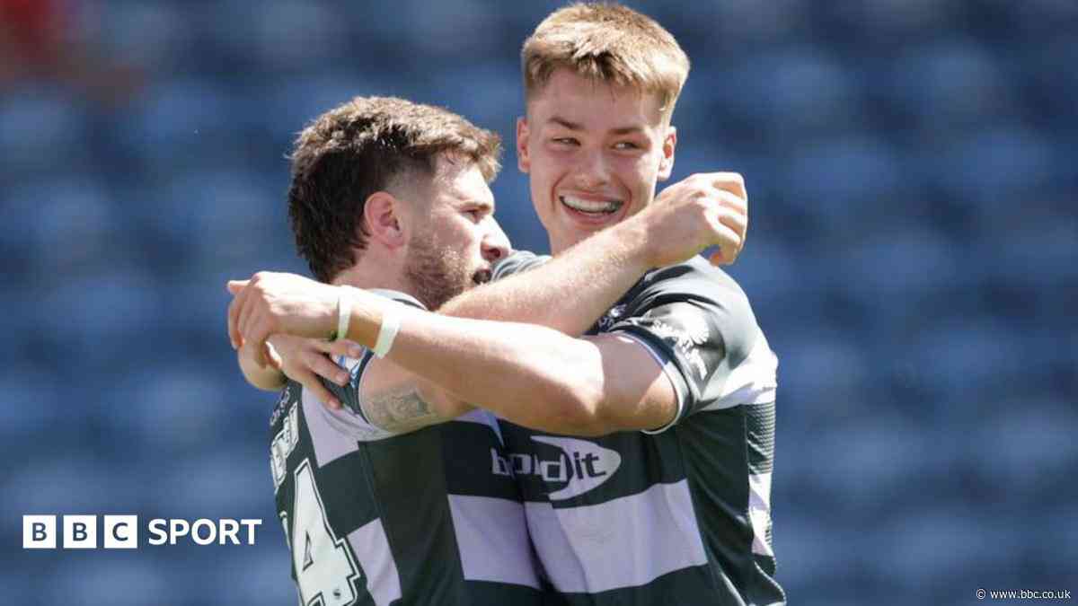Huddersfield thrash Catalans to mark Dewsbury move