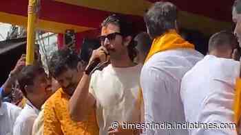 Vijay Deverakonda seeks Goddess Mahankali’s blessings