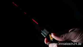Absichtlich ins Gesicht geleuchtet und Auge verletzt: Mann mit Laserpointer verschanzt sich in Wohnung
