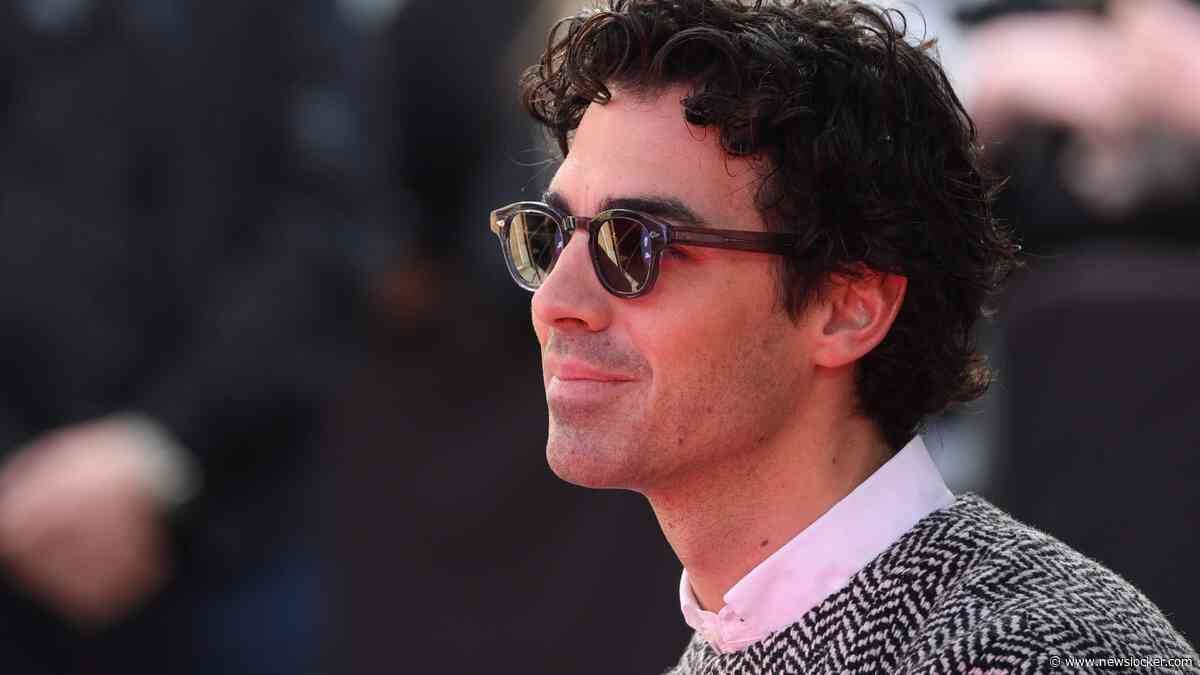 Joe Jonas (36) gebukt onder paniekaanvallen na tegenvallend solo-album: ’Negatieve recensies deden fysiek pijn’