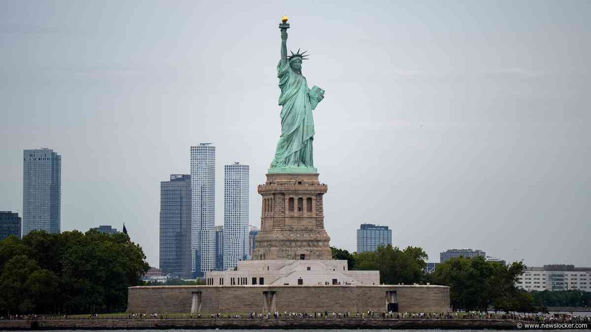 Vrouw (27) en baby sterven na omslaan boot bij Vrijheidsbeeld New York