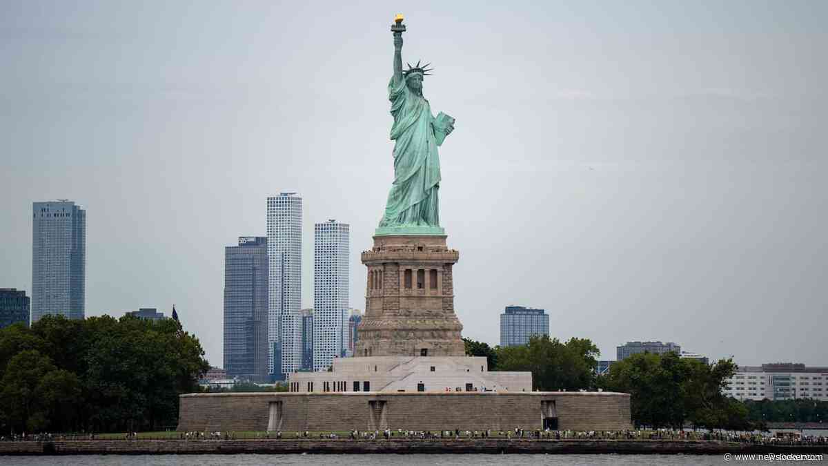 Vrouw en baby komen om bij omslaan boot bij Vrijheidsbeeld New York