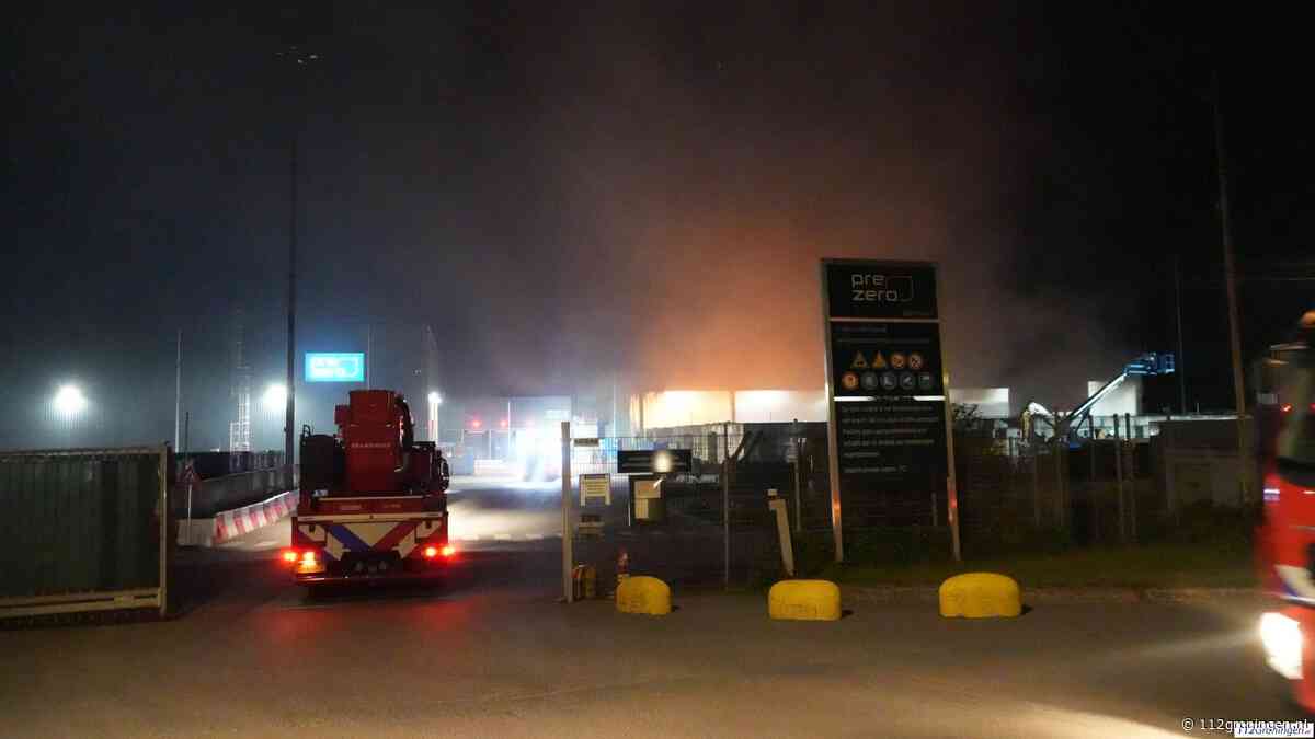 Forse brand bij PreZero in Groningen, veel rook trekt over zuiden van stad