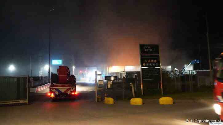 Forse brand bij PreZero in Groningen, veel rook trekt over zuiden van stad