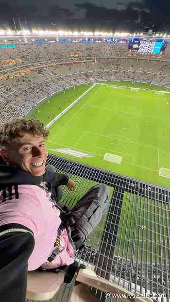 THAT’S CRAZY! Best seat of entire stadium 🤯