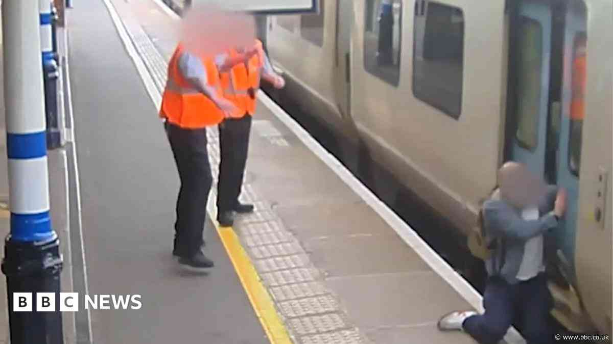 Rise in platform falls prompts airport rail warning
