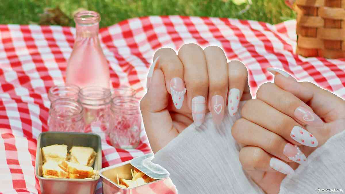 Looking like a Snack: Süße „Picknick Nails” sind unser Favorit für warme Sommertage