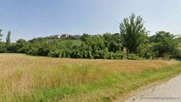 Furgone su cui viaggiavano nove braccianti esce fuori strada e si ribalta nel Foggiano: un morto e otto feriti