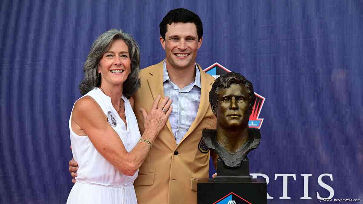 Luke Kuechly, Drew Brees, Larry Fitzgerald, Adam Vinatieri and Roger Craig enter Hall of Fame