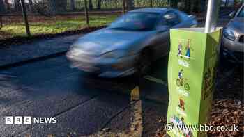 Some cars to be banned at school gates from September
