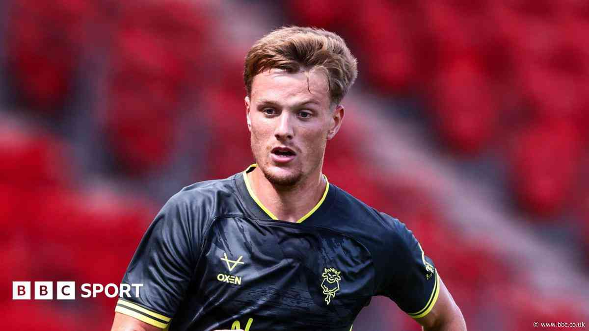 Colchester re-sign Thorn on loan from Lincoln