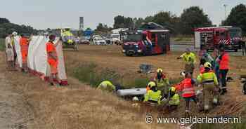 Twee meisjes (14 en 16) zwaargewond bij ongeval met auto op A50 bij Uden, ook vijf andere inzittenden gewond