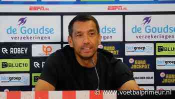Van Bronckhorst geeft compliment na persconferentie: 'De beste vraag, heel goed'