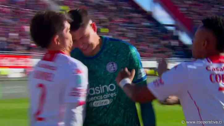[VIDEO] Orlando Gill fue expulsado por un cabezazo a Blondel en el clásico de San Lorenzo y Huracán