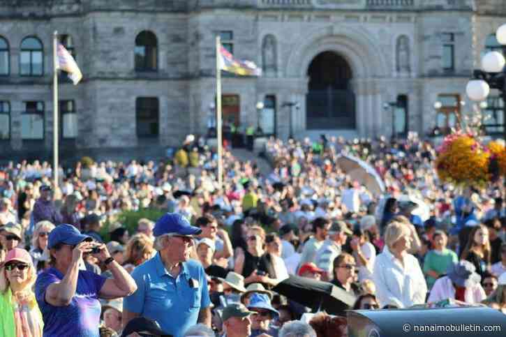 David Foster brings star-studded concert home to Victoria
