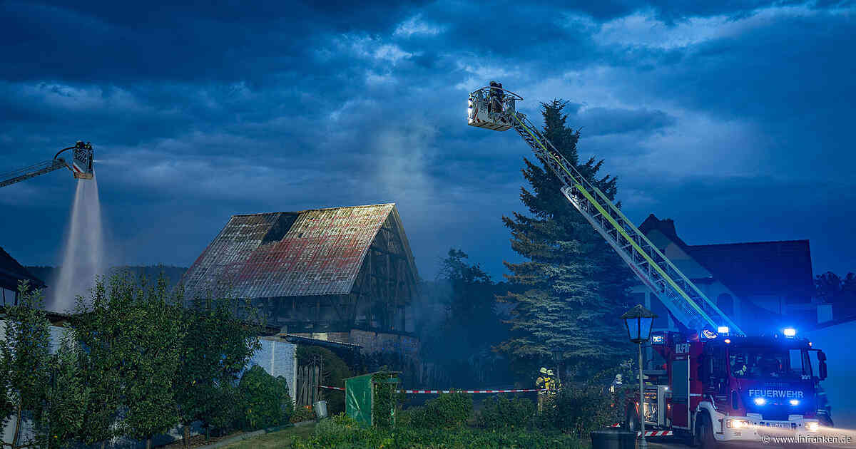 Bad Staffelstein: Scheune geht in Flammen auf - hoher Schaden