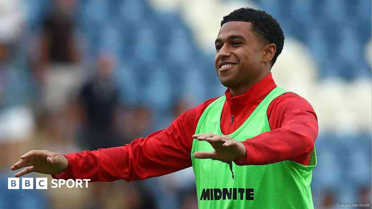 Fulham agree £30m fee for Southampton's Charles