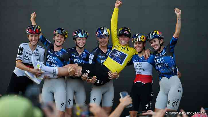 Tweevoudig Tour de France Femmes-winnares Demi Vollering betrekt complete ploeg in succes: ’Ik moest denken aan alle mensen die achter me staan’