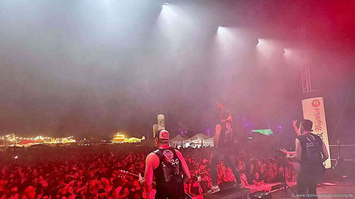8000 Besucher feiern bei Erdinger Weiher Feia bis spät in die Nacht