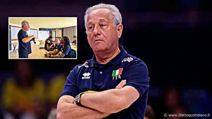 Cosa leggere ad agosto? I consigli di Velasco: ha regalato due libri a ciascuna delle azzurre del volley. Da Márquez a Hemingway: le 28 scelte