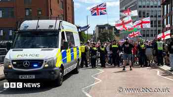 Arrests after anti-immigration and counter protests