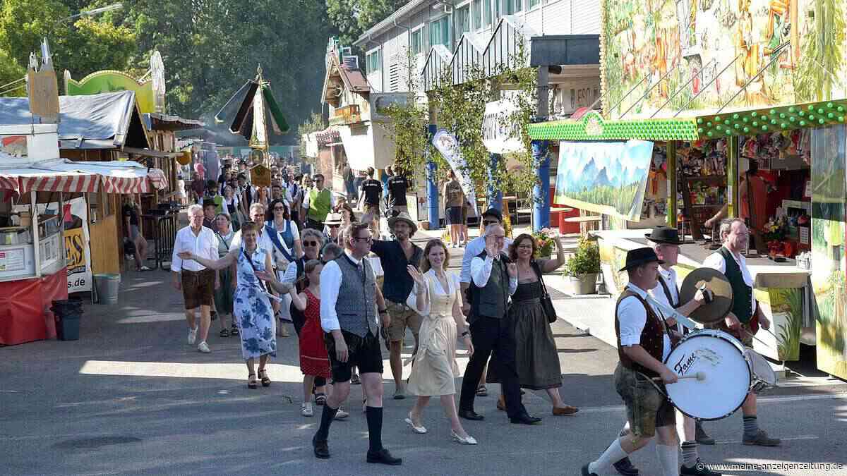 Bürgermeister zapft Festbier mit zwei Schlägen an – dann beschweren sich Gäste