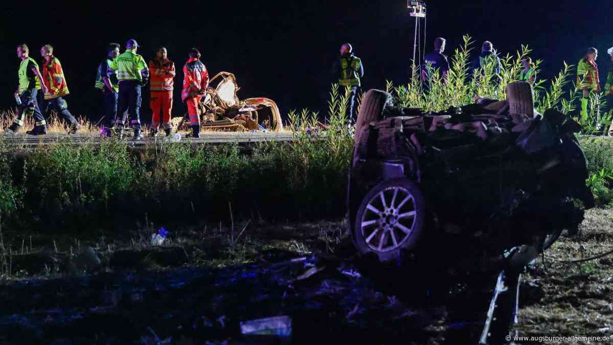 Autos kollidieren auf Bundesstraße - Drei Frauen tot
