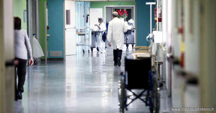 Difende il figlio durante una lite, un pugno lo manda in coma: 50enne gravissimo, 19enne indagato per lesioni gravi
