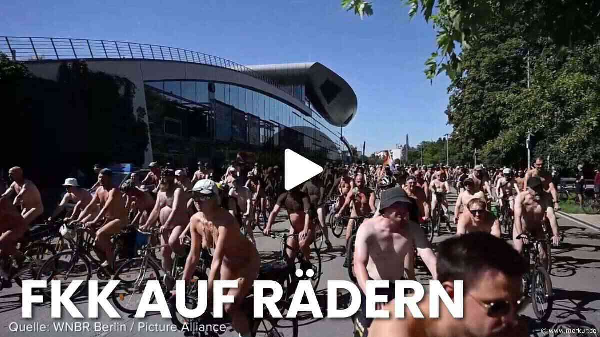 Mit Helm, aber ohne Hose: 500 Nackte radeln durch Berlin