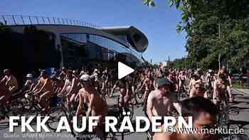 Mit Helm, aber ohne Hose: 500 Nackte radeln durch Berlin