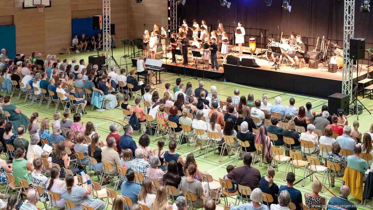 Sommerkonzert der Karl-Meichelbeck-Realschule mit heißen Rhythmen