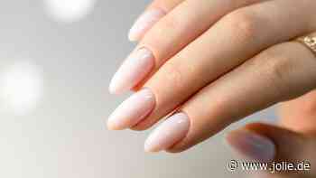 Minimalistische „Bare Nails” sind der natürlichste Maniküre-Trend für den Herbst