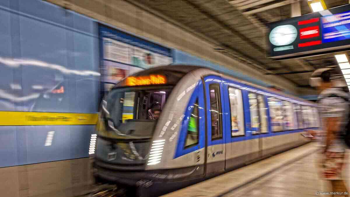 Mann hantiert mit Messer in U-Bahn – Polizei rückt aus