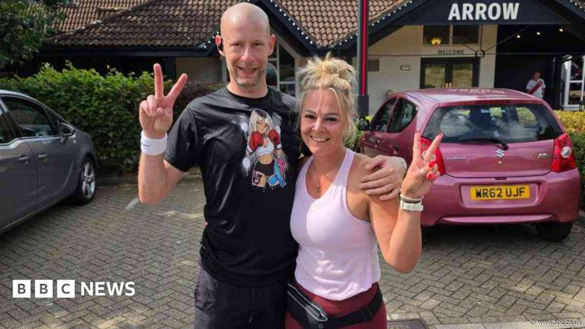 Man fundraises for stranger's dream trip