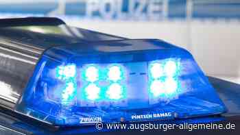Einsatz auf der A7: Vergessenes Handy rutscht von Autodach und löst Notruf aus