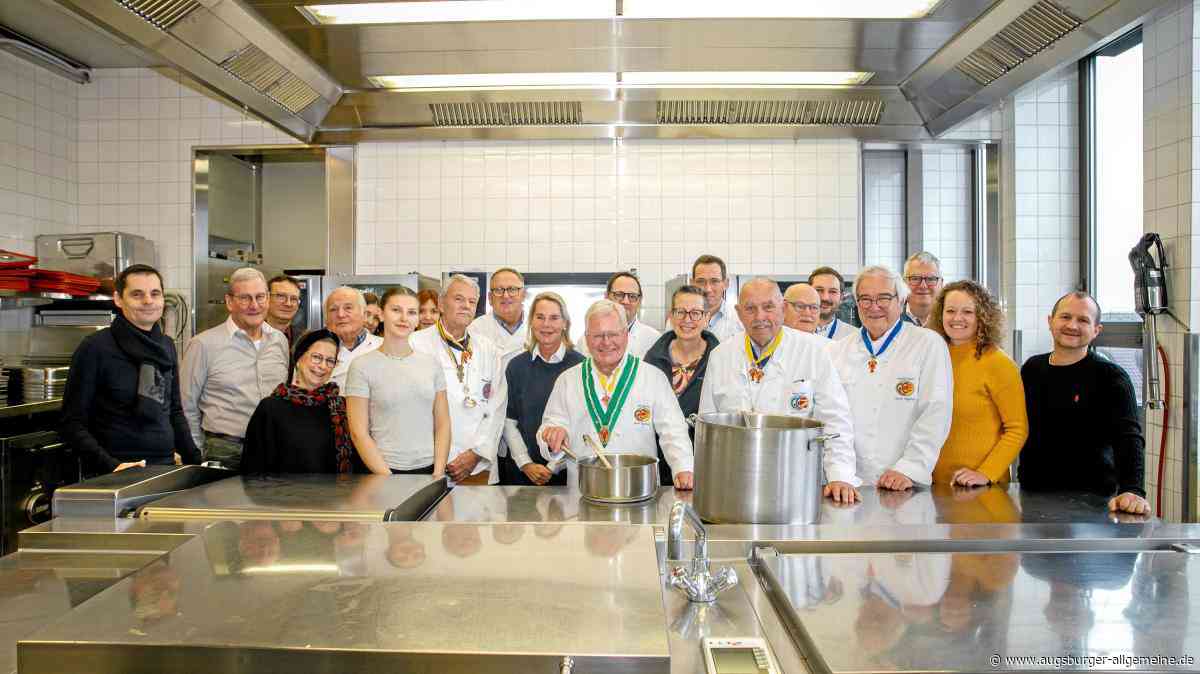 Kochclub verlor seine Küche – doch er setzt die Tradition des Weihnachtsessens für Bedürftige fort