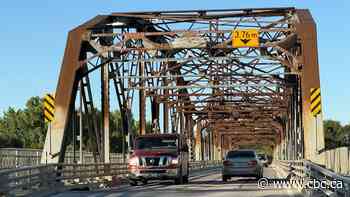 Winnipeg's Louise Bridge closed until Aug. 17 for resurfacing