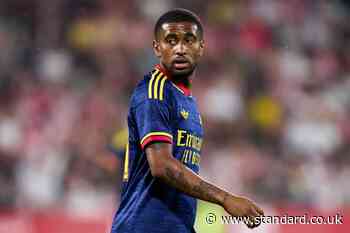 Arsenal and West Ham in talks over Reiss Nelson deal