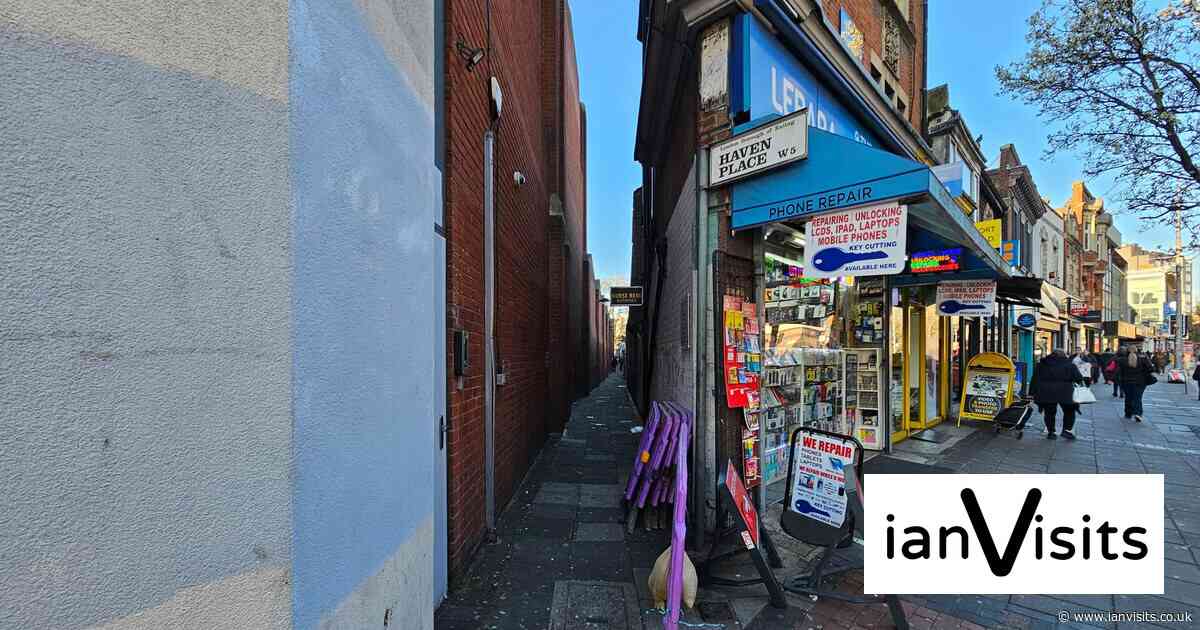 London’s Alleys: Haven Place, Ealing, W5