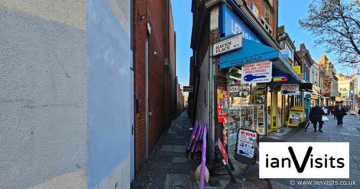 London’s Alleys: Haven Place, Ealing, W5