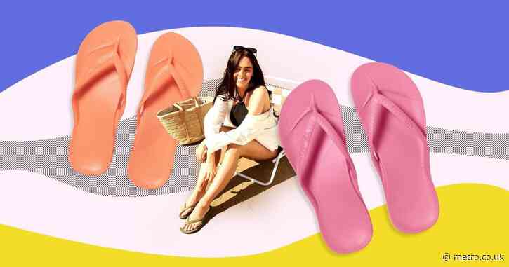 Jennifer Aniston wears Archies flip flops and shoppers say they can walk for hours pain-free