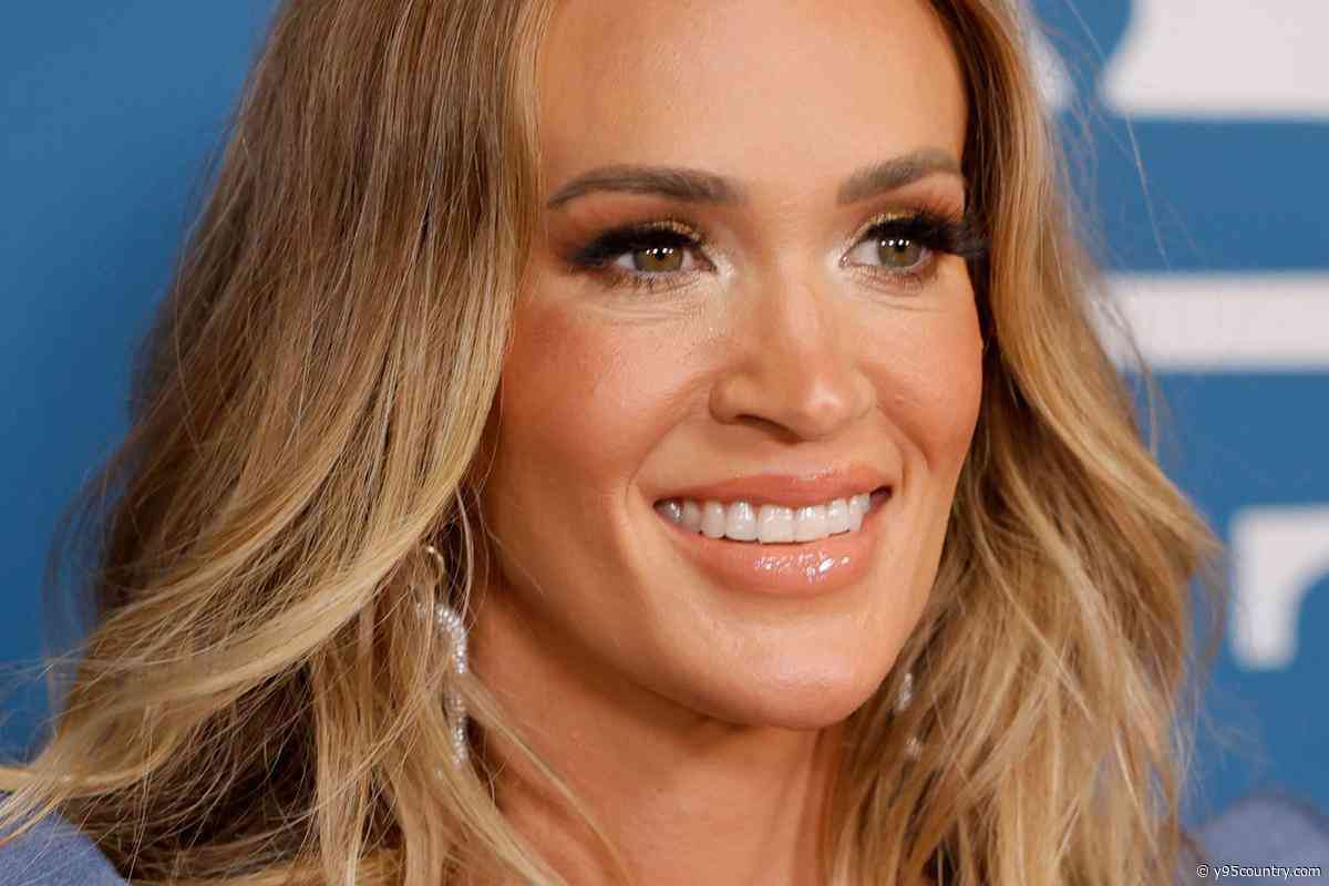 Watch Carrie Underwood Sing in Church