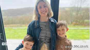Setting an alarm or keeping their own phones off - how do parents tackle summer screen time?