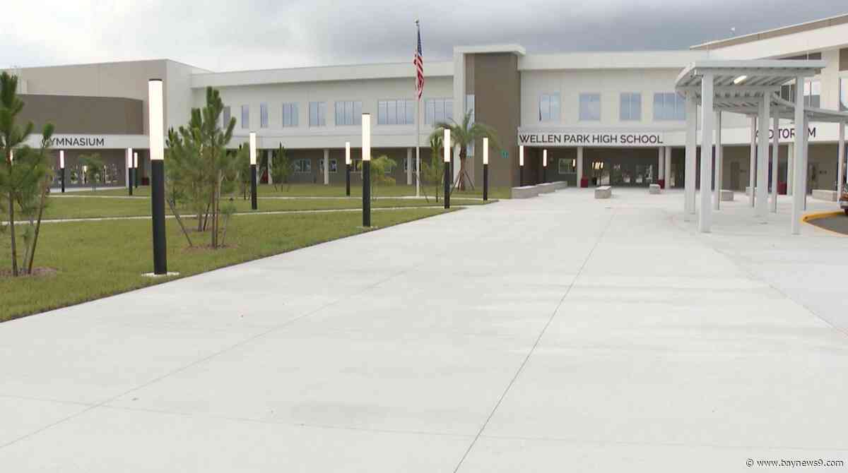 Wellen High, first new Sarasota high school in 25 years, opens its doors