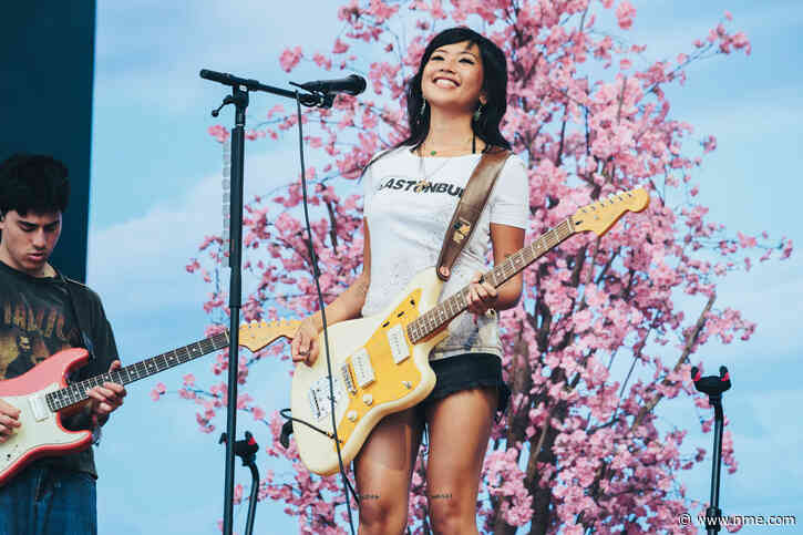 Watch Beabadoobee debut stripped-back ‘Pylon’ title track at Red Rocks