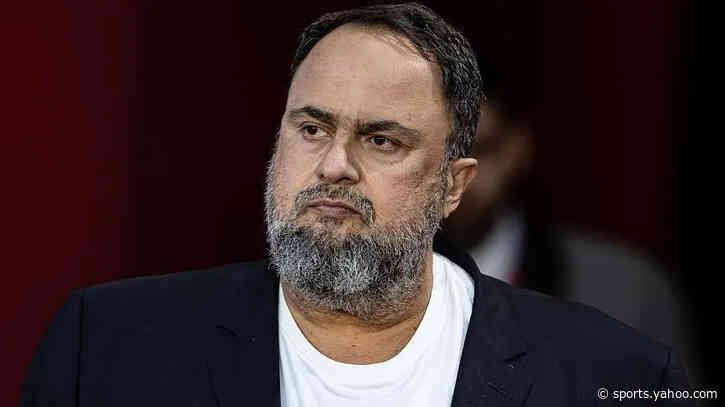 Forest owner Marinakis sues Palace over gun banner