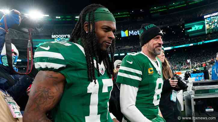 Davante Adams reveals how he took jersey number 17 from a Jets rookie who demanded $1M