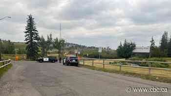 Suspect found dead after Calgary police officer shot in traffic stop near Edworthy Park