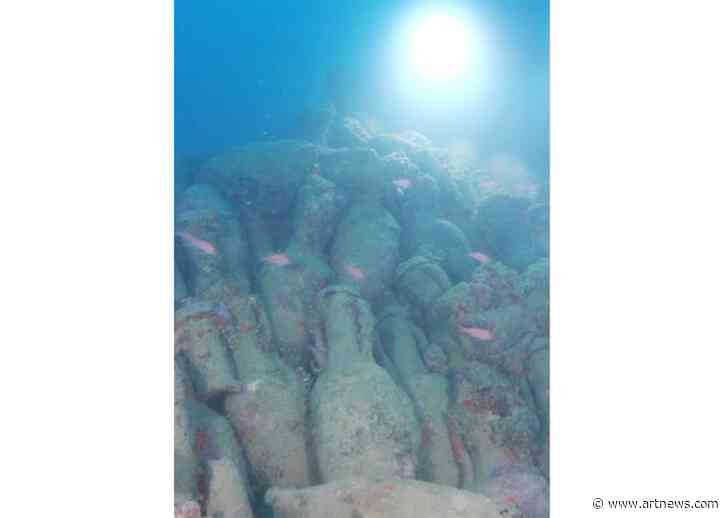 Divers Discover Hundreds of Ancient Ceramic Vessels Amid Shipwreck Off the Coast of Sicily